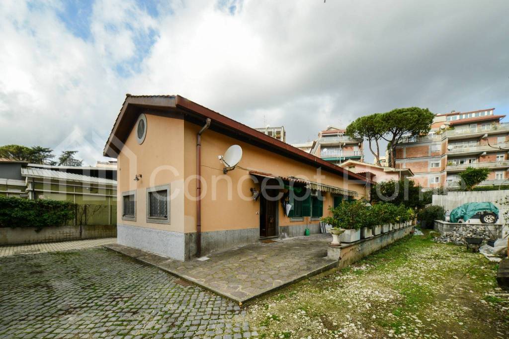 Appartamento in vendita a Roma via della Farnesina