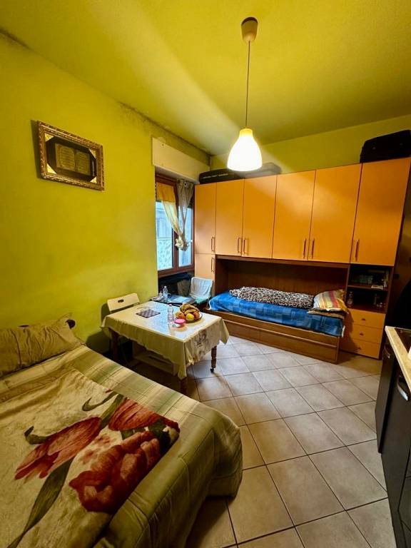Appartamento in vendita a Milano via Stadera