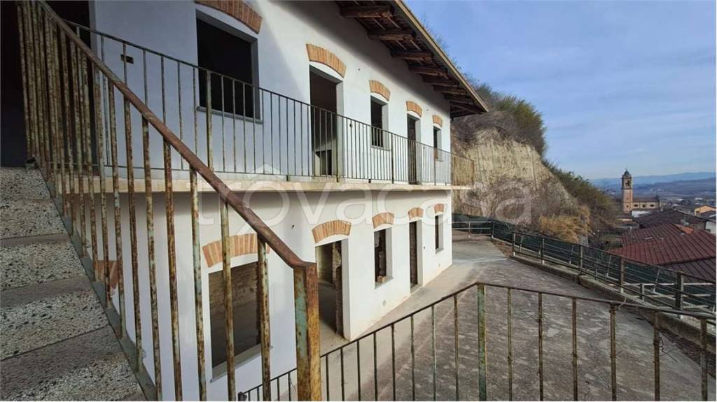 Casa Indipendente in vendita a Corneliano d'Alba