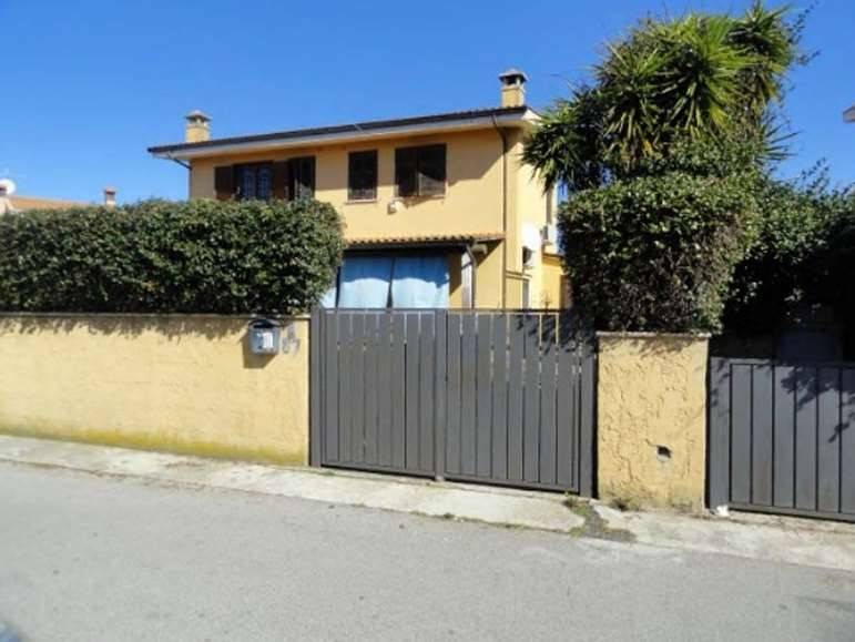 Villa a Schiera in vendita ad Anzio via Alessandro Manzoni, 57