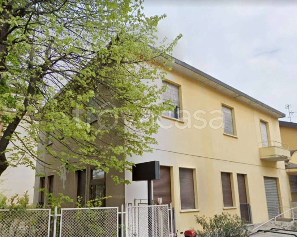 Casa Indipendente in vendita a Milano via Beolchi 2