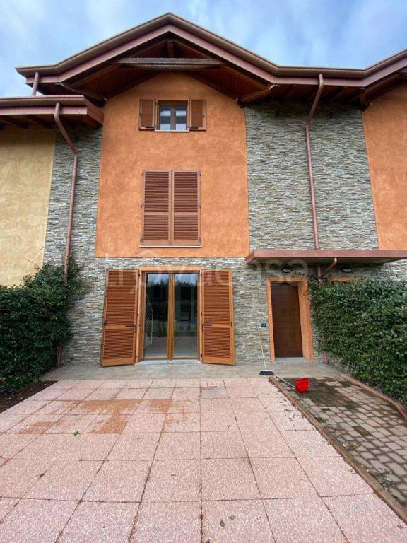 Villa a Schiera in vendita a Vergiate via Roma