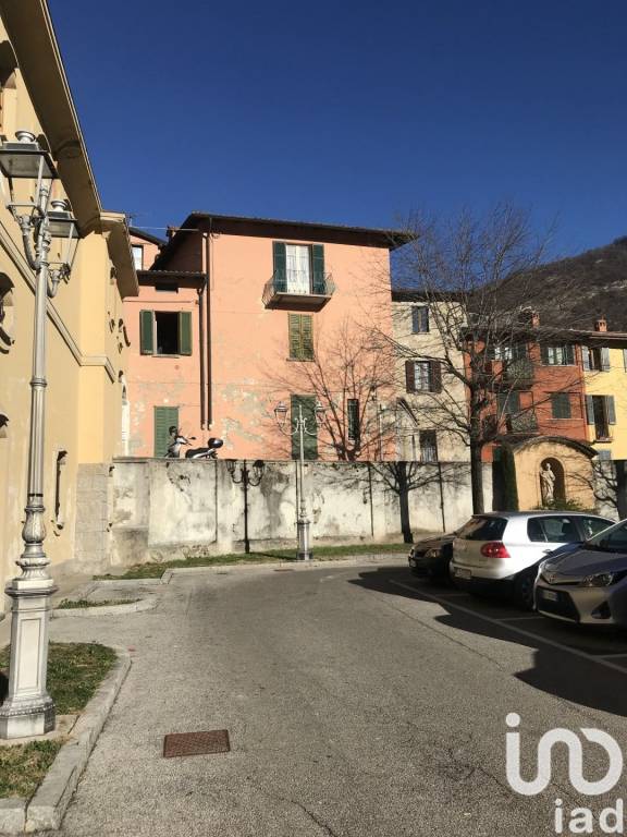 Appartamento in vendita a Canzo via chiesa