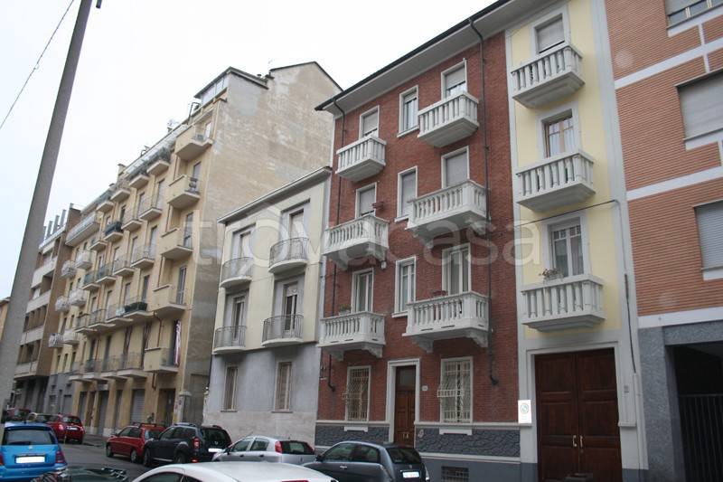 Appartamento in vendita a Torino via Mombasiglio, 16
