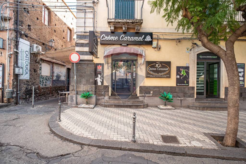 Bar in vendita ad Aci Catena via Vittorio Emanuele, 7