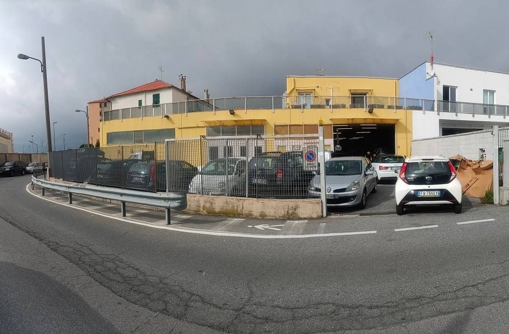 Capannone Industriale in vendita a Savona zona Paip