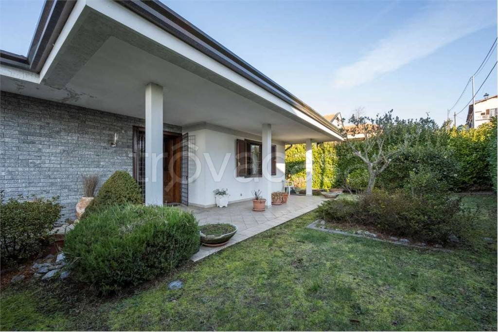 Villa in vendita a Gattico-Veruno via scolari, 5