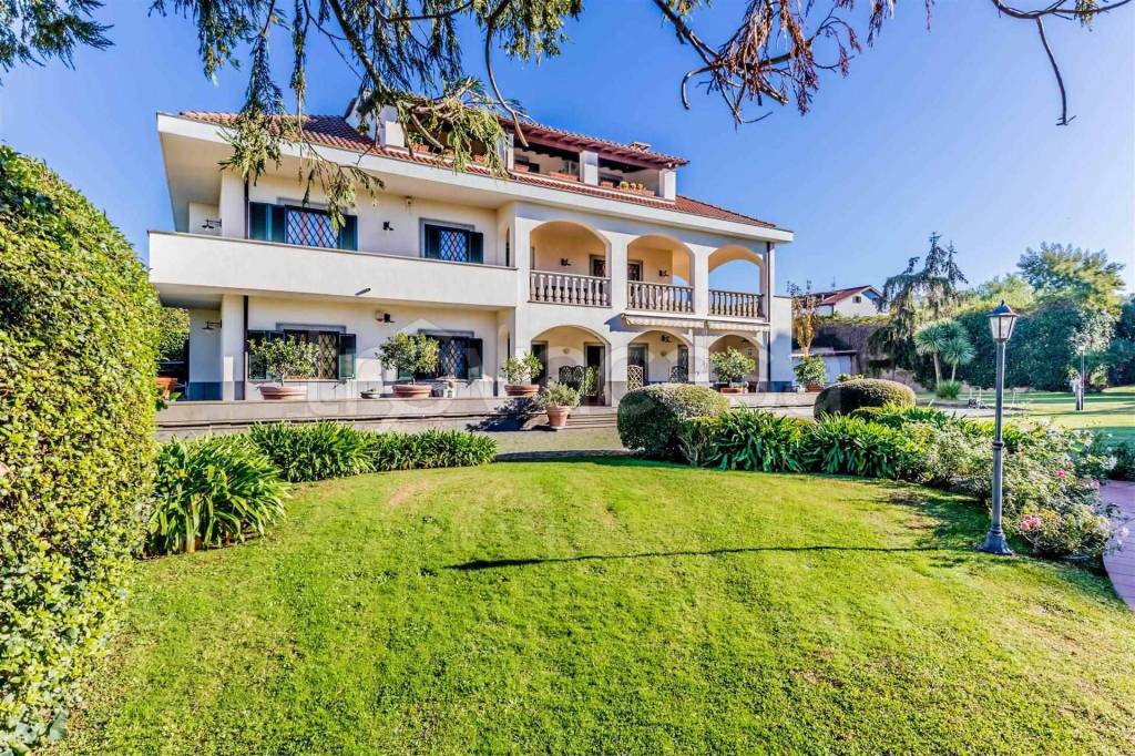Villa in vendita ad Albano Laziale