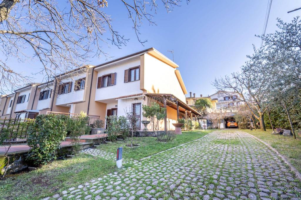 Villa in vendita a Viterbo via del Colle, San Martino 40