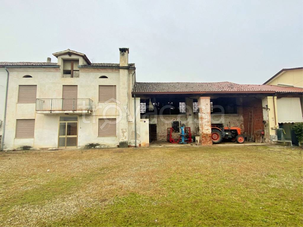 Rustico in vendita a Castelfranco Veneto via Priuli
