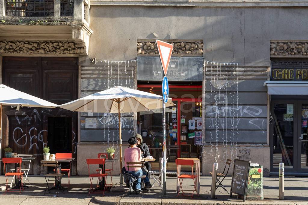 Pub in vendita a Milano piazza Morbegno, 2