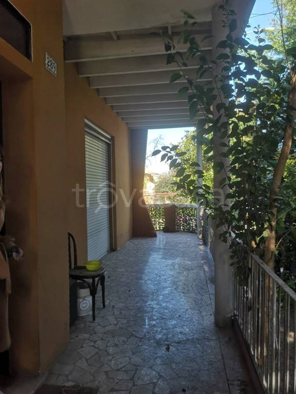 Villa Bifamiliare in vendita a Rimini via Marecchiese, 289