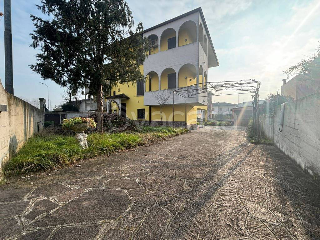 Villa in vendita a Gerre de' Caprioli