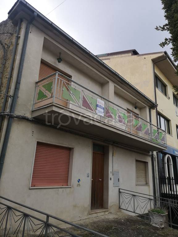 Appartamento in vendita a Celenza sul Trigno corso Umberto I, 19