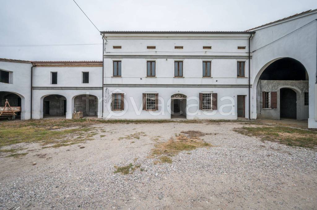 Rustico in vendita a Luzzara via Fiocchetti, 61, Luzzara re, Italia