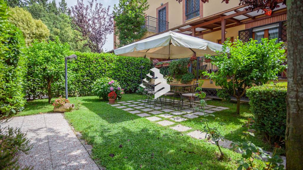 Villa Bifamiliare in vendita a Roma via della Riserva Grande, 72