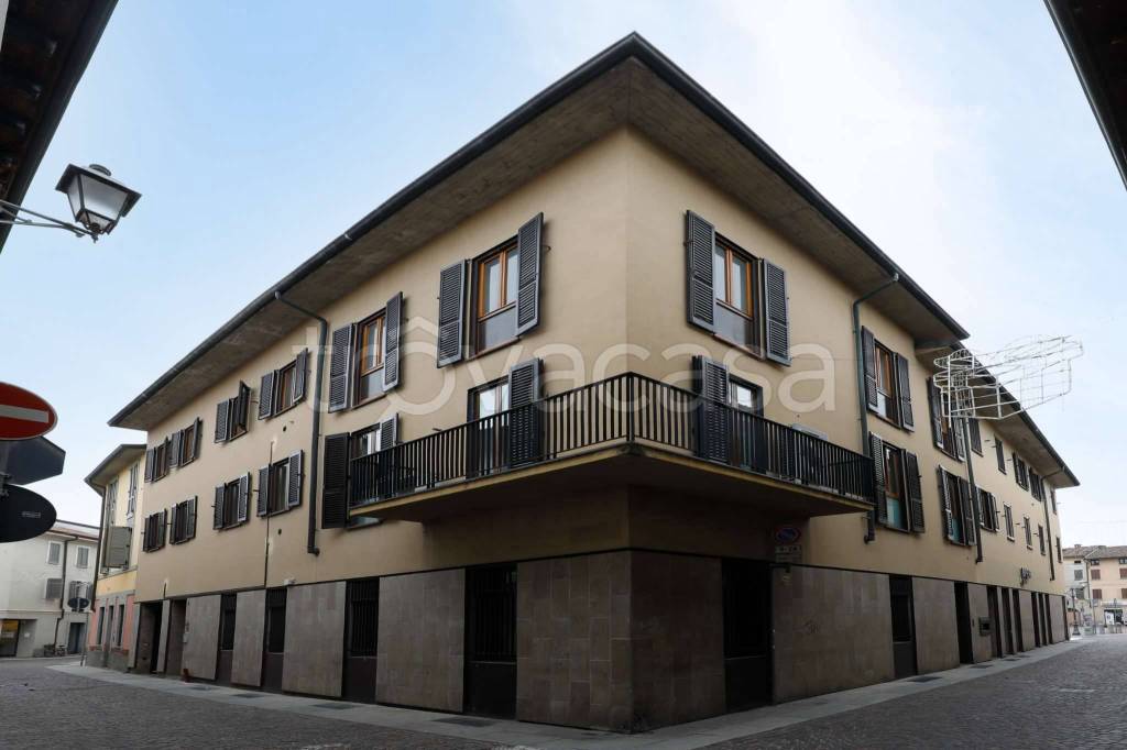 Appartamento in vendita a Caravaggio piazza Garibaldi 1