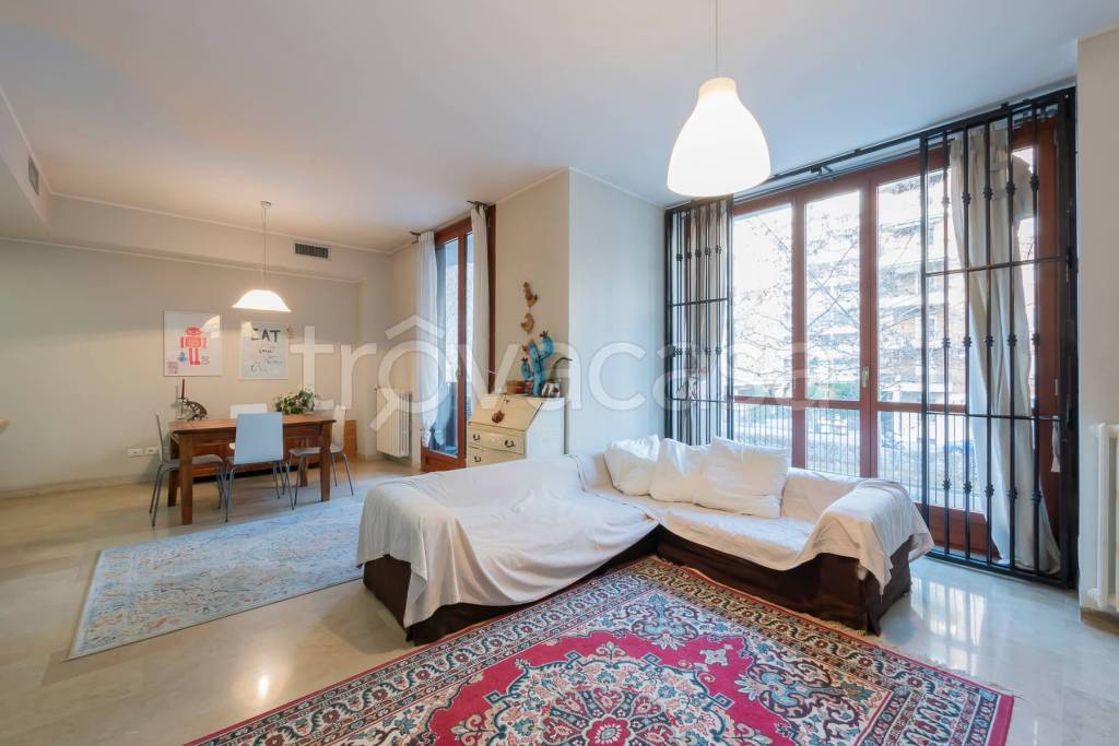 Appartamento in vendita a Milano viale Carlo Troya, 10