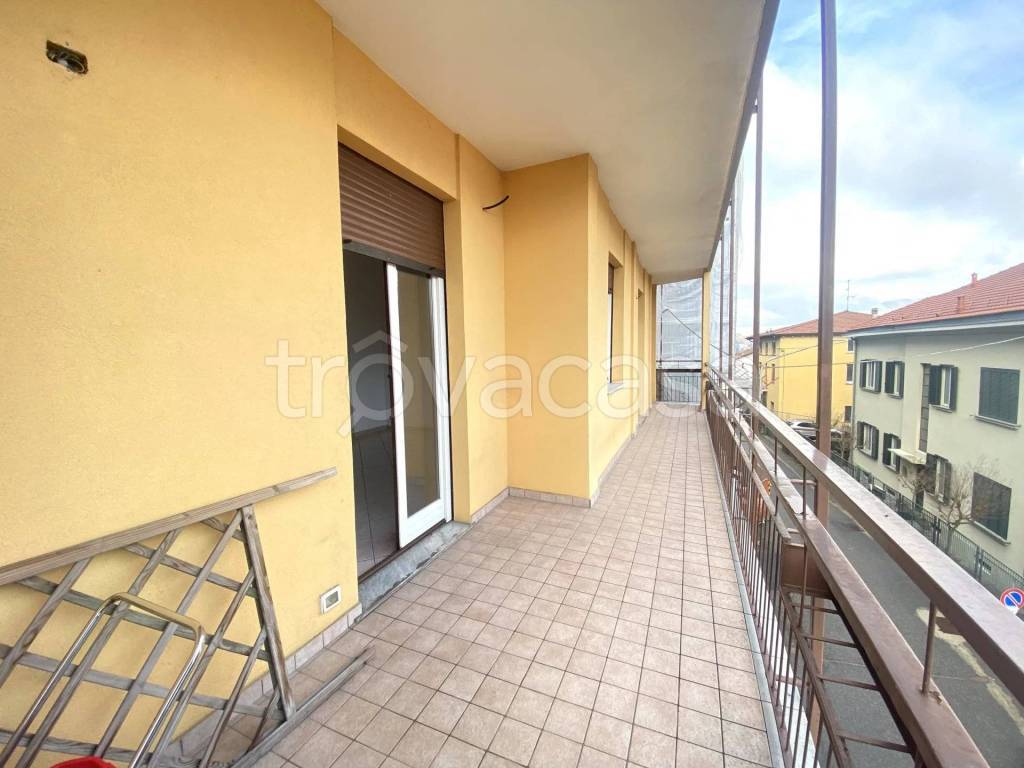 Appartamento in vendita a Como via Castel Baradello