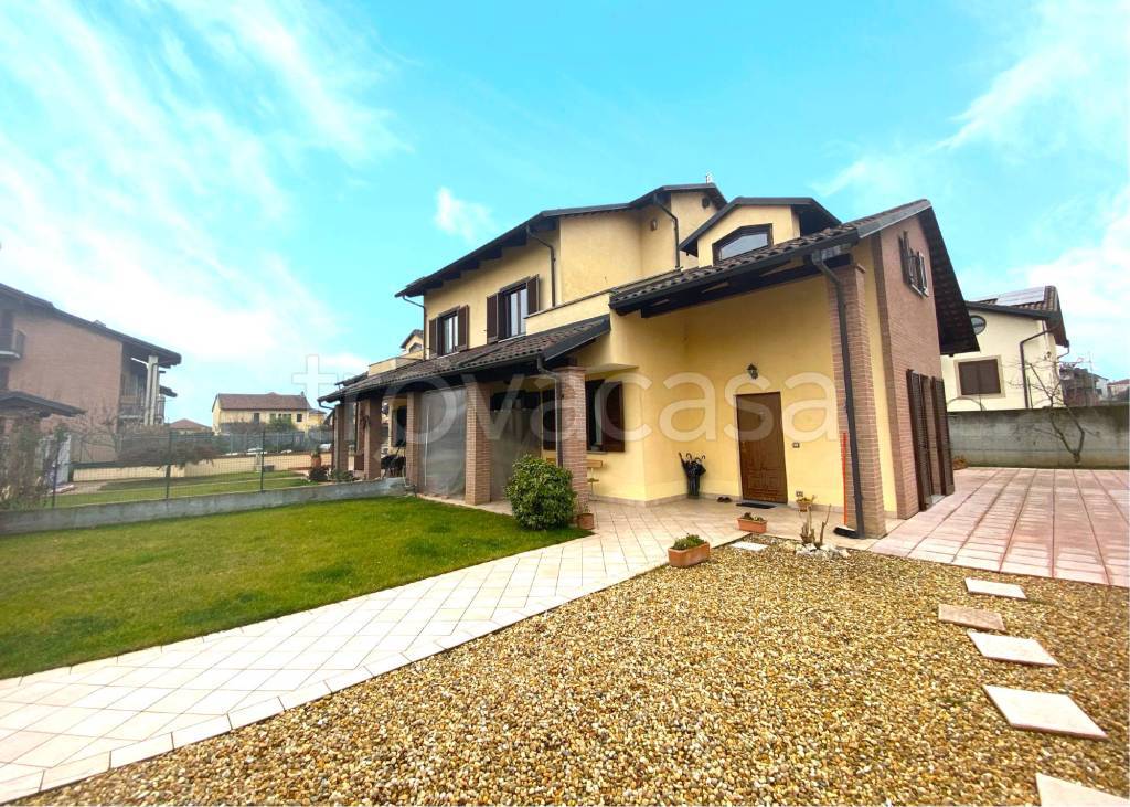 Villa Bifamiliare in vendita a Cambiano via Monte Verde