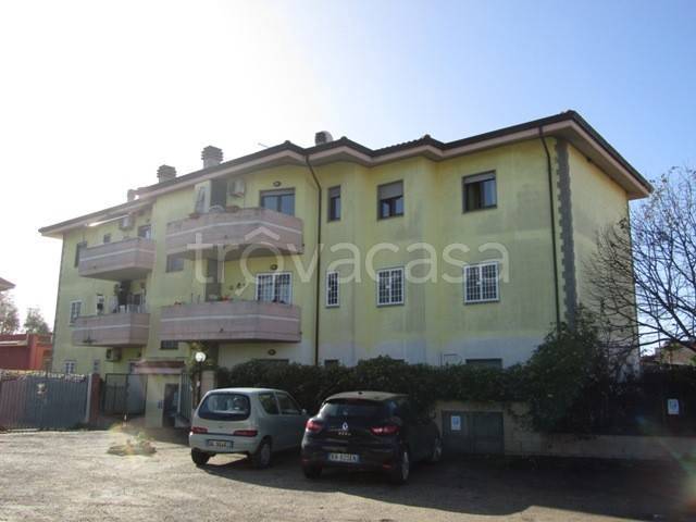 Appartamento in vendita ad Ardea via Ticino, 37