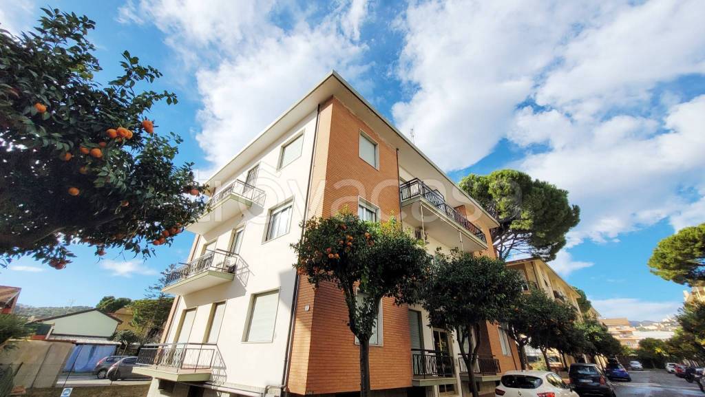 Appartamento in vendita a Diano Marina via Michelangelo