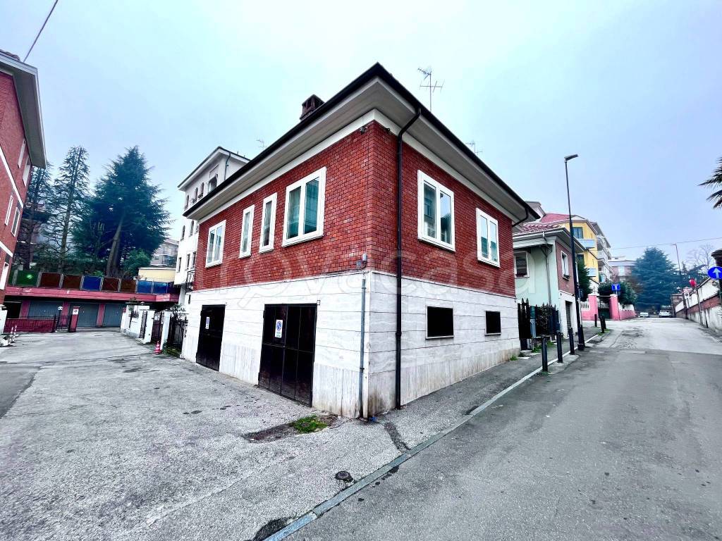 Villa in vendita ad Asti via Ezio Baroncini, 16