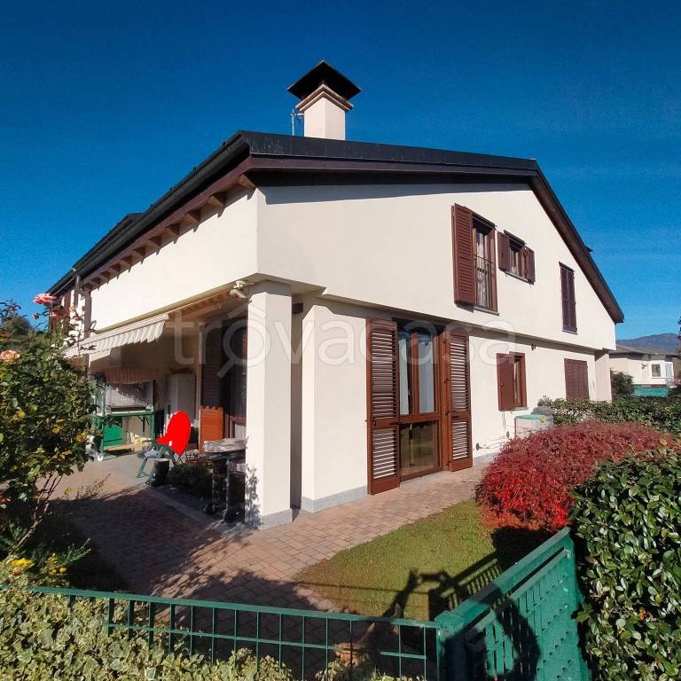 Villa a Schiera in vendita a Brebbia via Giuseppe Mazzini, 55