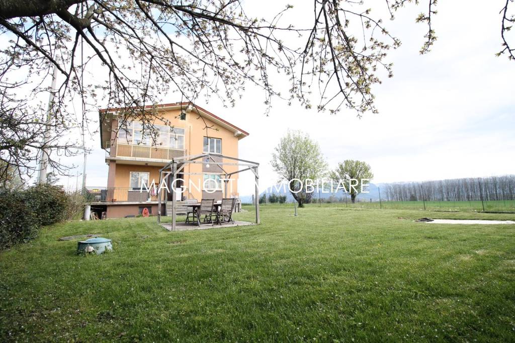 Villa in vendita a Colloredo di Monte Albano via Pradis