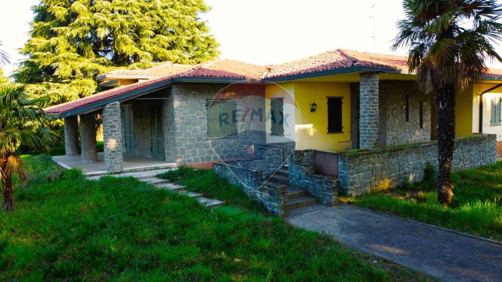 Villa in vendita a Palazzolo sull'Oglio via Brescia