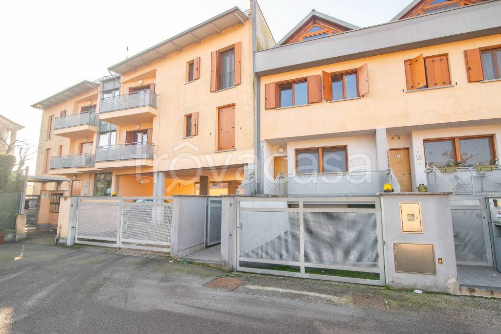 Villa a Schiera in vendita a Cavenago d'Adda via Francesco Agello