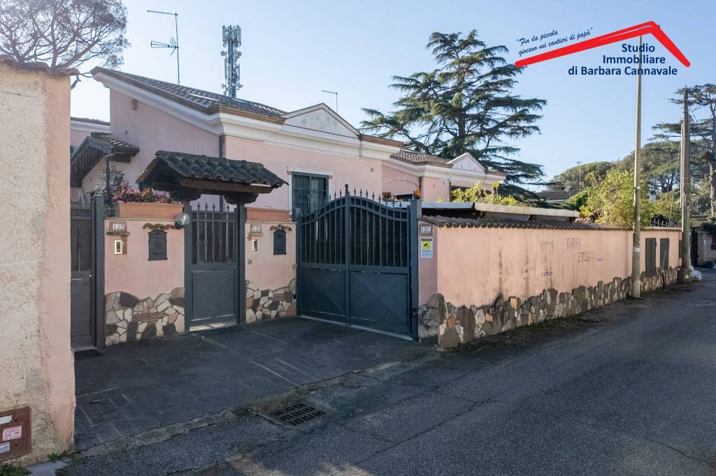 Villa in vendita a Roma via Gino Marinuzzi