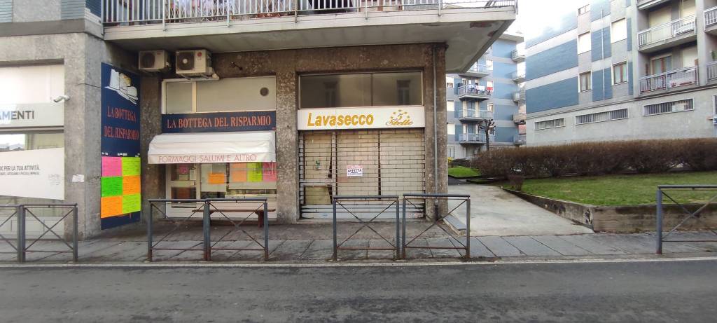 Negozio in affitto a Biella via Alessandro Roccavilla, 2