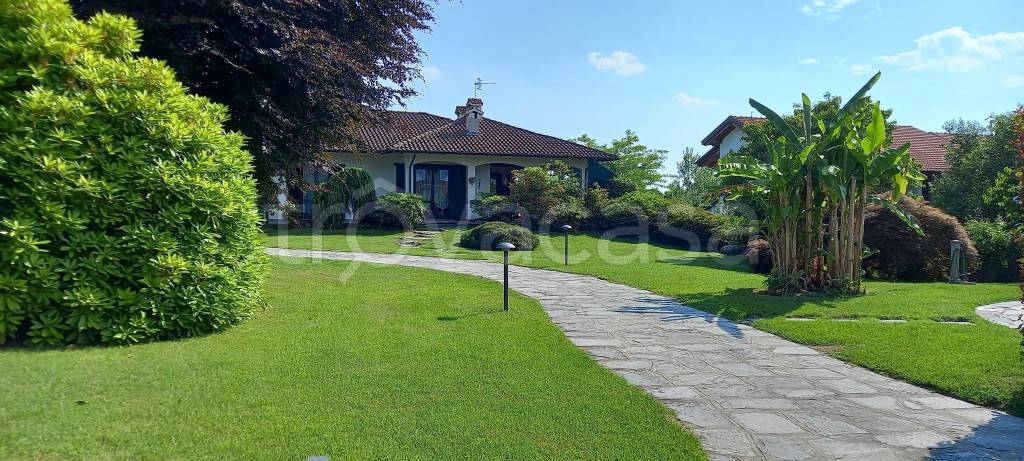 Villa in in vendita da privato a Taino via Verbano, 3