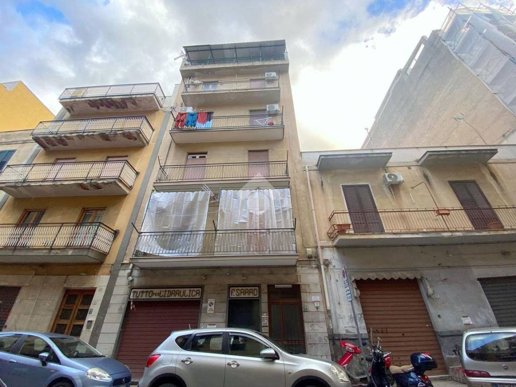 Appartamento in vendita a Palermo via Filippo de Lignamine, 17
