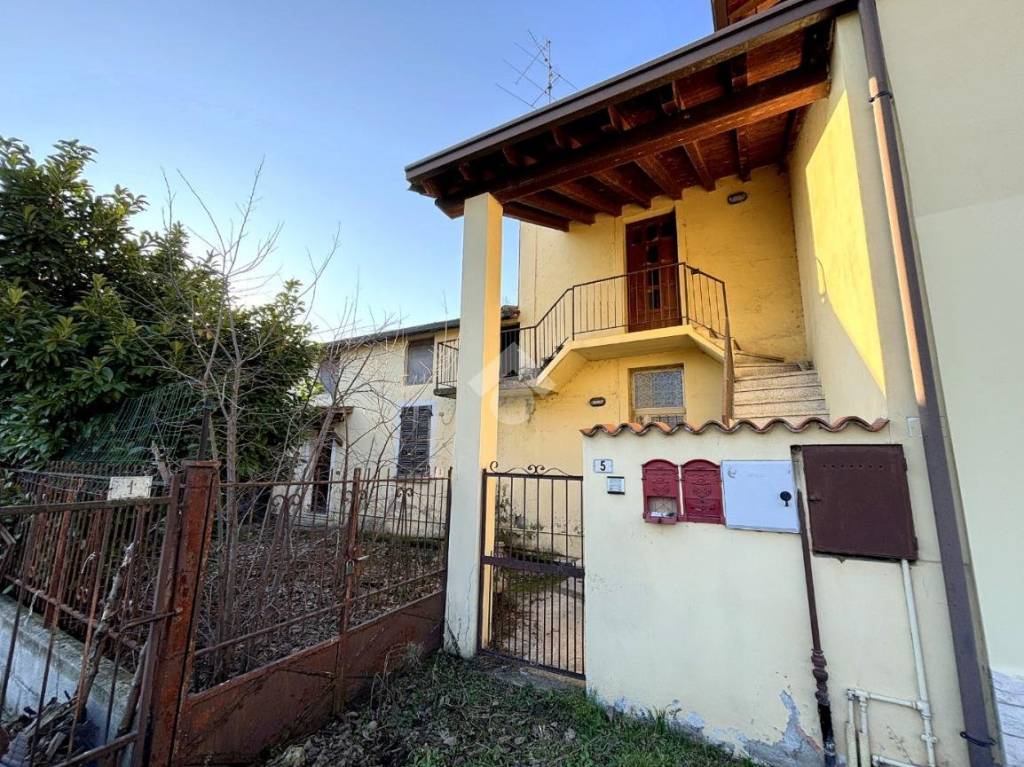 Casa Indipendente in vendita a Paderno Franciacorta via Nino Bixio, 5