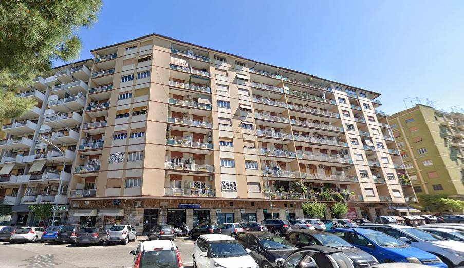 Appartamento in vendita a Roma viale Irpinia, 1