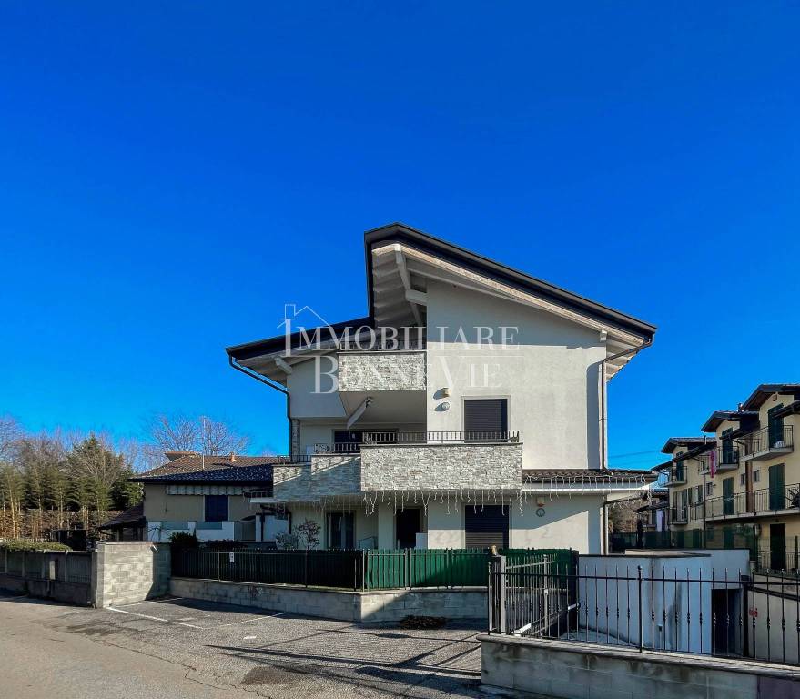 Appartamento in vendita a Binago via Monte Bianco
