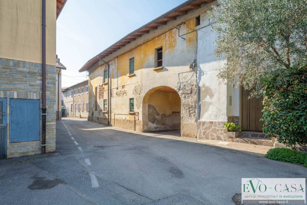Casale in vendita a Magnago via Massimo d'Azeglio, 4