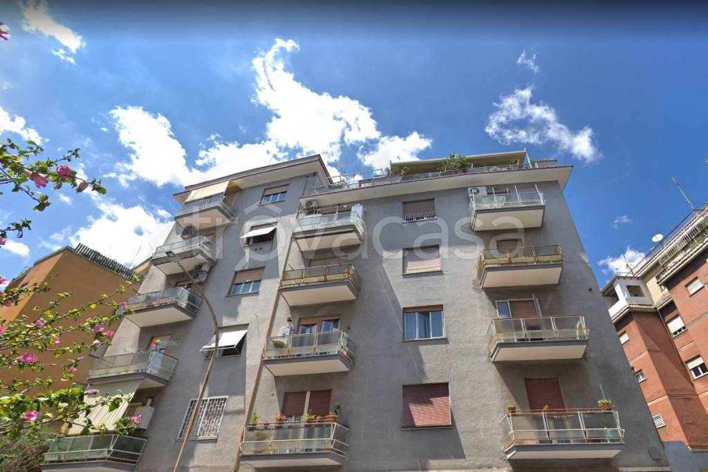 Appartamento in vendita a Roma via degli Orti Gianicolensi