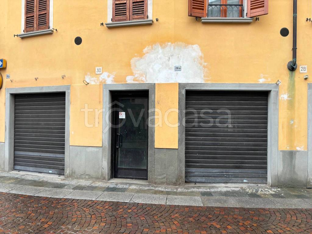 Negozio in vendita a Chiari via Alcide De Gasperi, 30