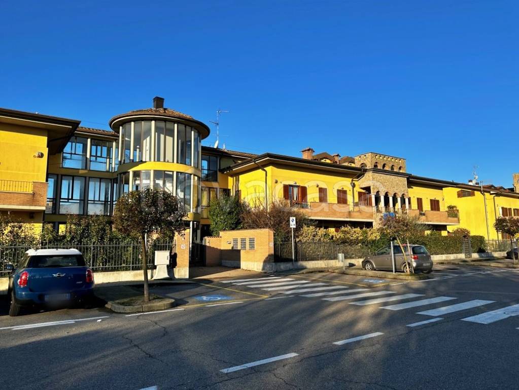 Appartamento in vendita a Certosa di Pavia via Eugenio Montale, 25