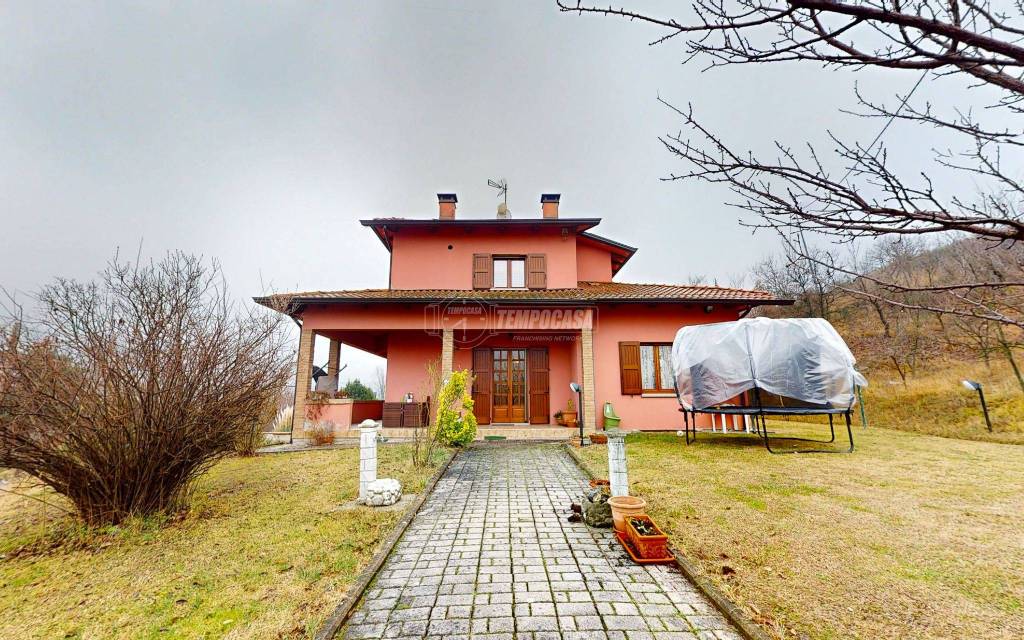 Casa Indipendente in vendita a Castellarano via radici in monte