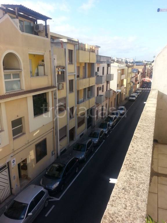 Appartamento in affitto a Cagliari via Pontida, 11