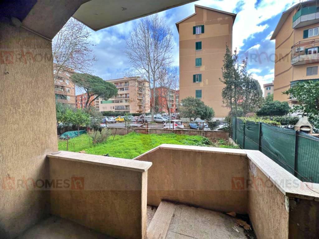 Appartamento in vendita a Roma via Curio Dentato, 8