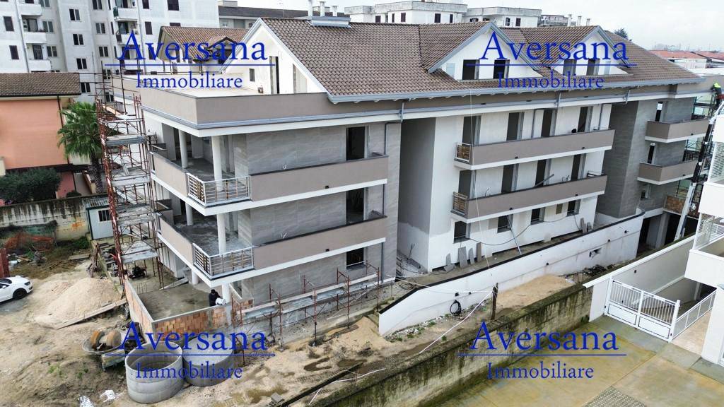 Appartamento in vendita a Parete via Vittorio Veneto