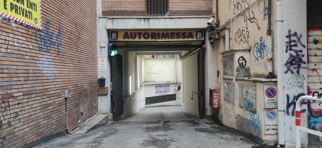 Garage in vendita a Roma via dei Piceni