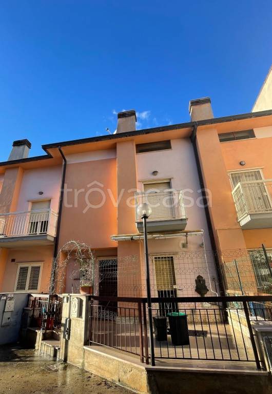 Villa a Schiera in in vendita da privato a Pratola Peligna via Monte Cassino, 20