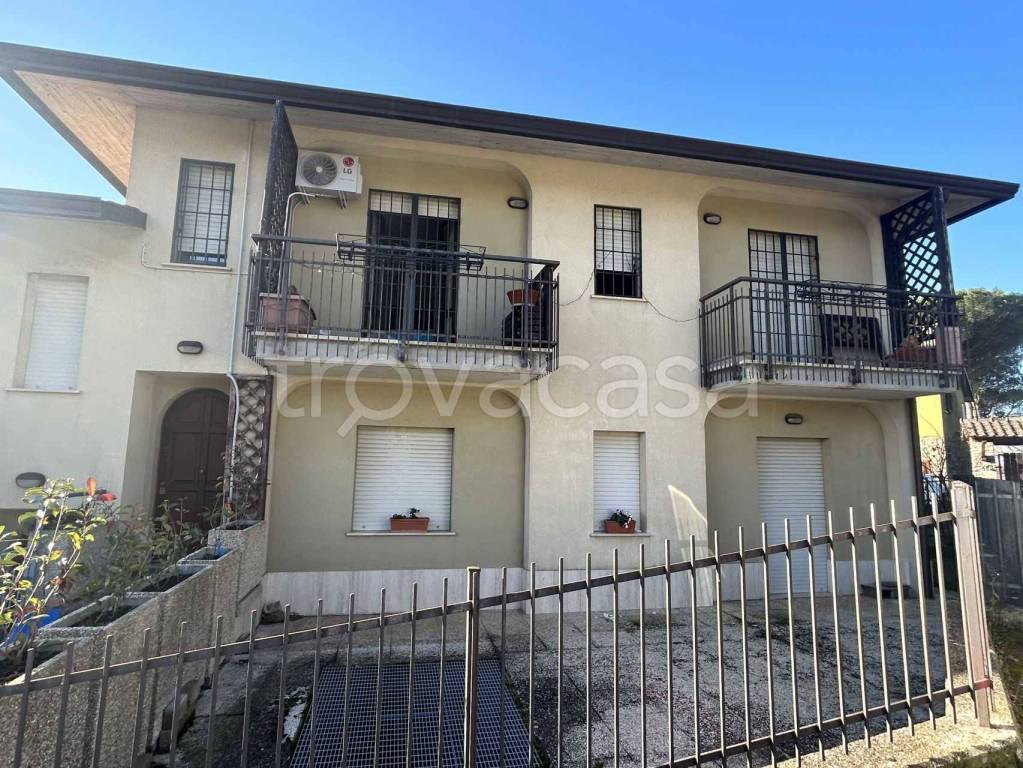 Villa in vendita a Passignano sul Trasimeno via Trasimeno