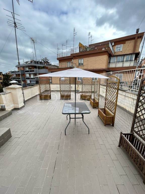 Appartamento in vendita a Roma via San Gimignano